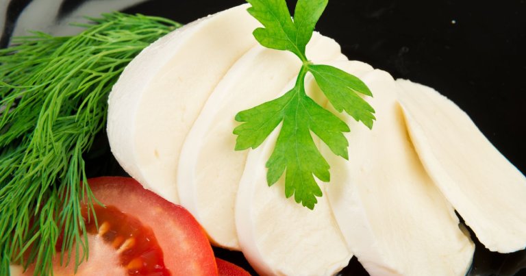 la-consistencia-de-la-mozzarella-permite-una-amplia-versatilidad-en-la-cocina